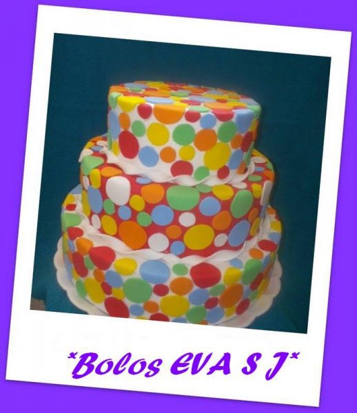 BOLO FAKE (CENOGRÁFICO) EM E.V.A. DE 3 ANDARES.